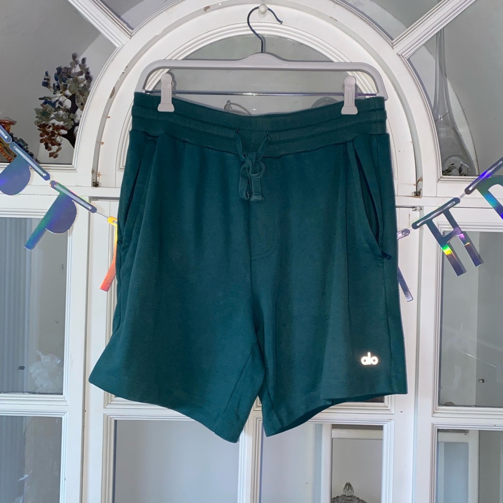 Alo Yoga Mens Chill Shorts